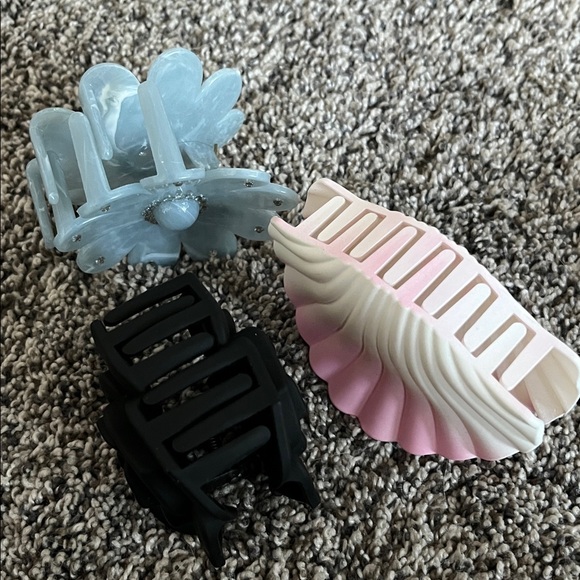 Floral and Shell Hair Clips Set - Picture 2 of 2